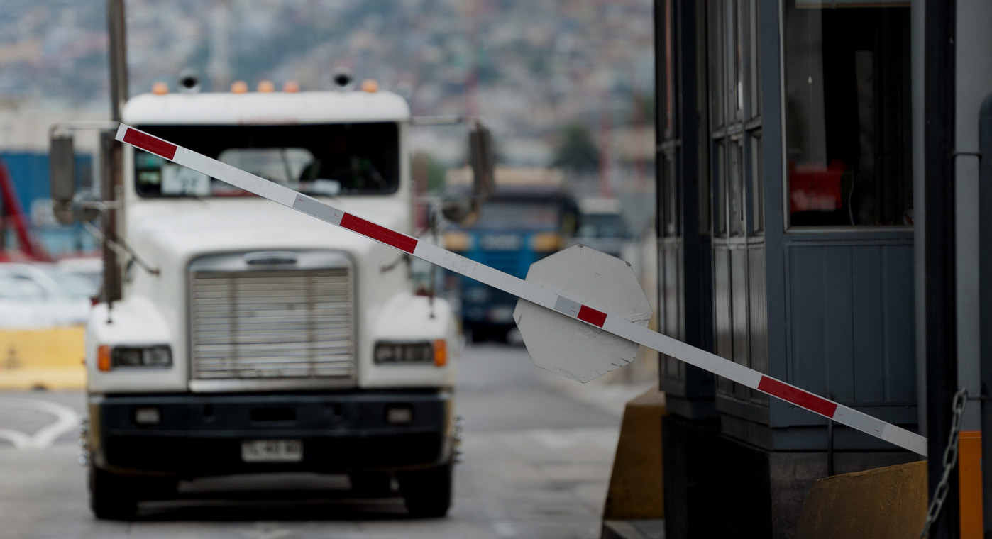 cross border freight truck